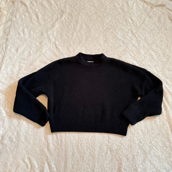 Abercrombie & Fitch Sweaters - Abercrombie & Fitch crewneck ribbed cropped sweater